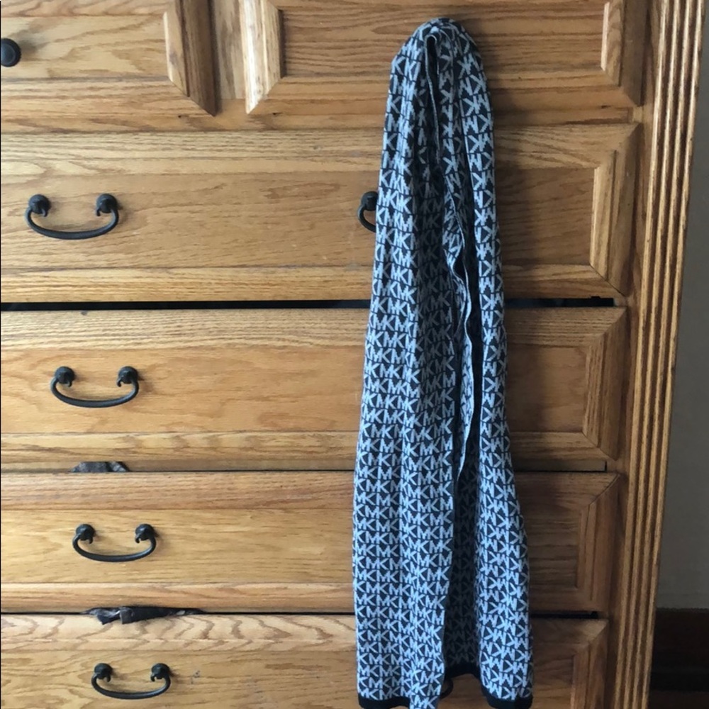 MK scarf